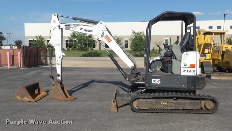 image for item K7503 2011 Bobcat E35 mini excavator