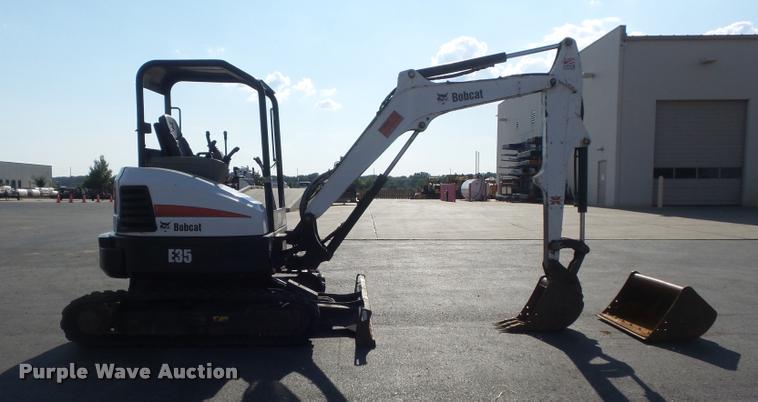 image for item K7503 2011 Bobcat E35 mini excavator