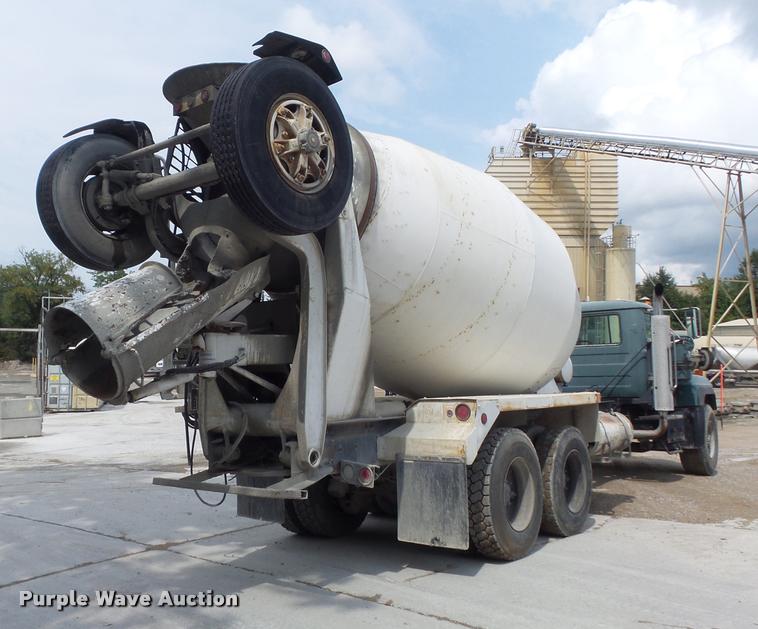 image for item K7511 1997 Mack RD690S ready mix truck