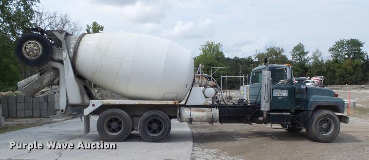 image for item K7511 1997 Mack RD690S ready mix truck