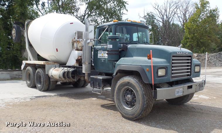image for item K7511 1997 Mack RD690S ready mix truck
