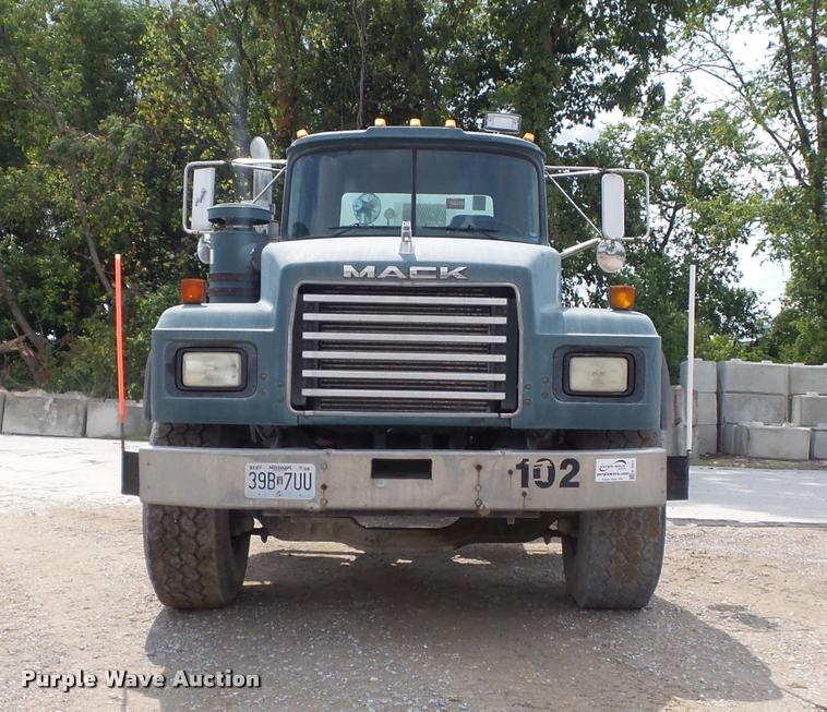 image for item K7511 1997 Mack RD690S ready mix truck