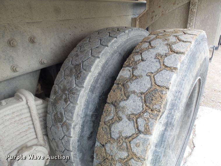 image for item K7511 1997 Mack RD690S ready mix truck