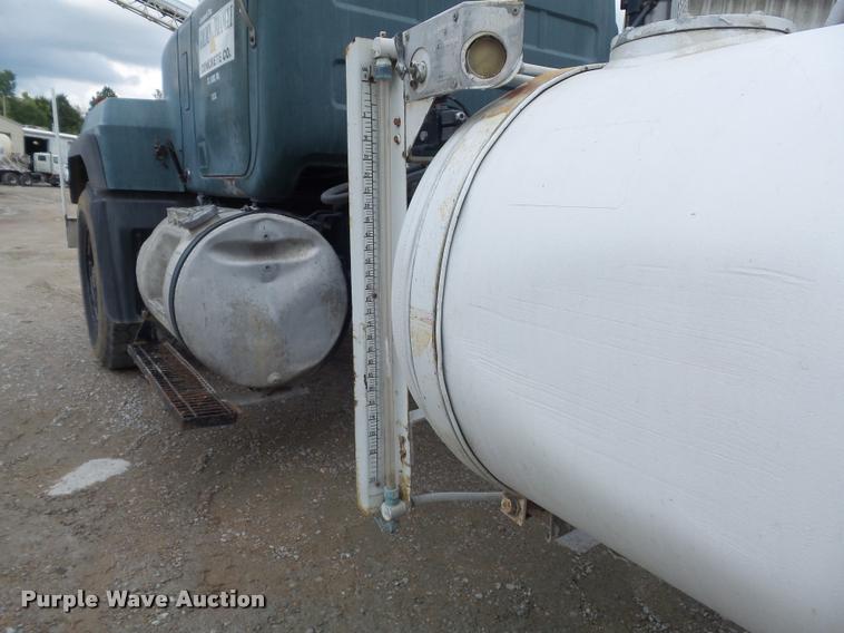 image for item K7511 1997 Mack RD690S ready mix truck