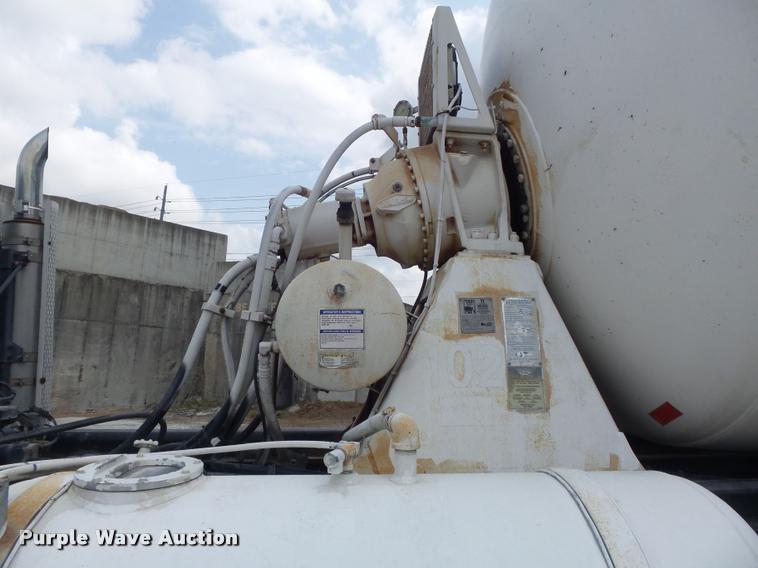 image for item K7511 1997 Mack RD690S ready mix truck