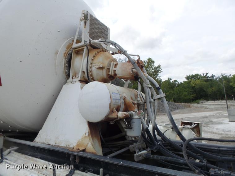 image for item K7511 1997 Mack RD690S ready mix truck