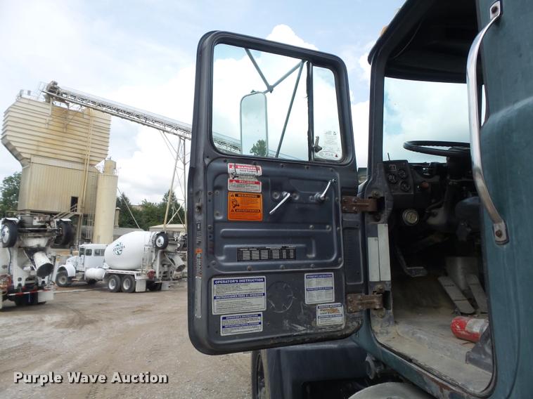 image for item K7511 1997 Mack RD690S ready mix truck