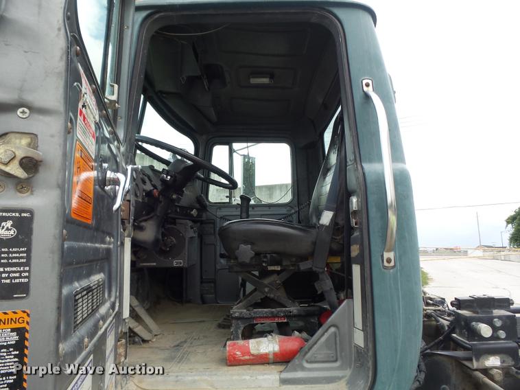 image for item K7511 1997 Mack RD690S ready mix truck