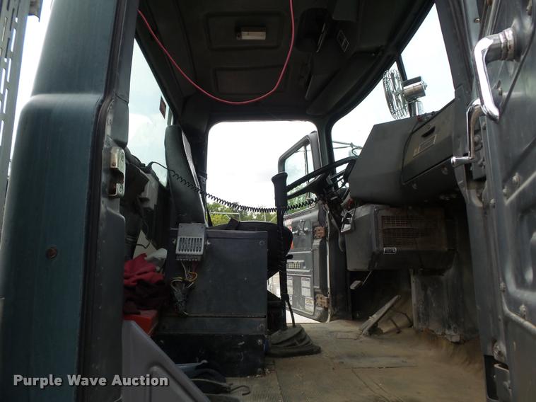 image for item K7511 1997 Mack RD690S ready mix truck