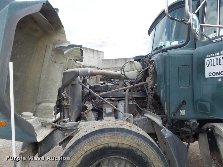 image for item K7511 1997 Mack RD690S ready mix truck
