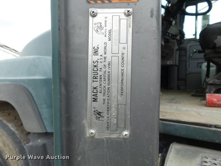 image for item K7511 1997 Mack RD690S ready mix truck
