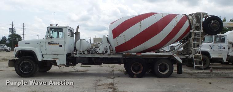image for item K7512 1992 Ford LT9000 ready mix truck