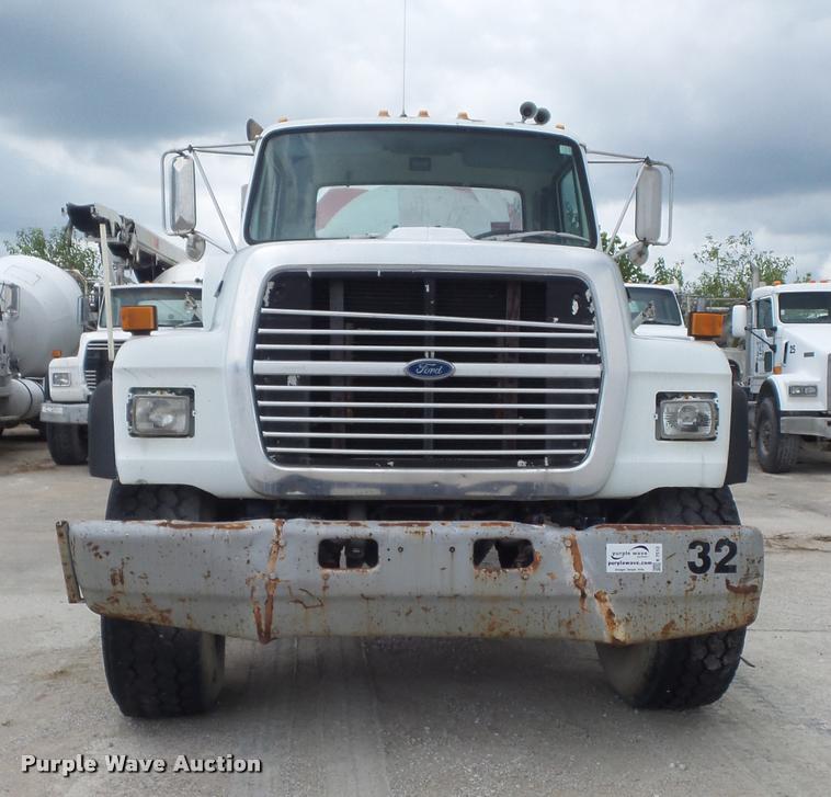 image for item K7512 1992 Ford LT9000 ready mix truck