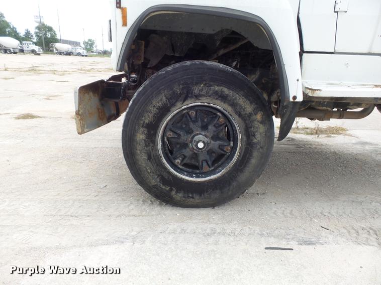 image for item K7512 1992 Ford LT9000 ready mix truck