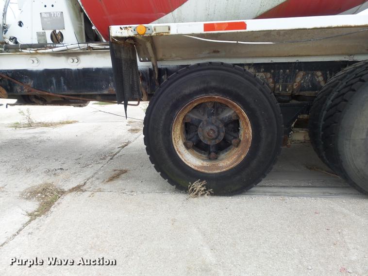 image for item K7512 1992 Ford LT9000 ready mix truck