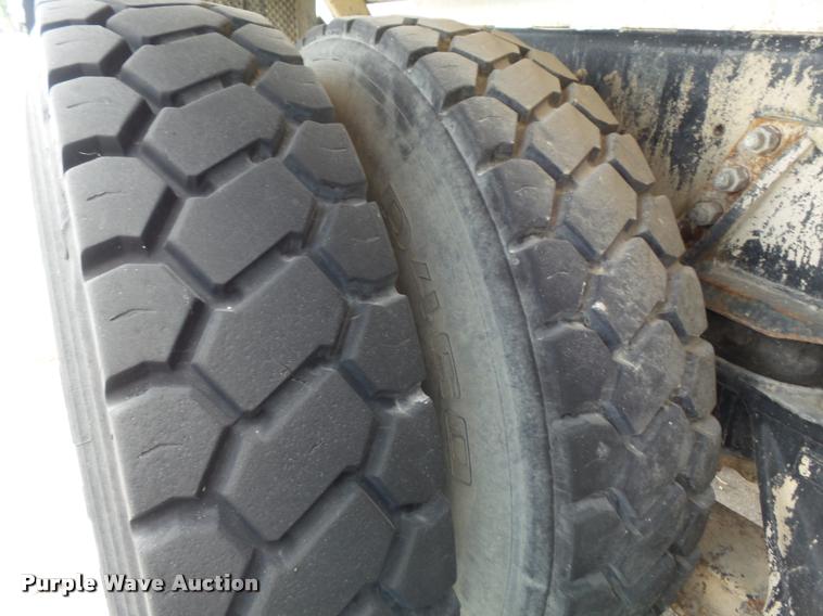 image for item K7512 1992 Ford LT9000 ready mix truck