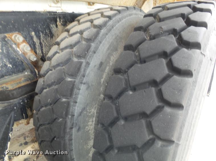 image for item K7512 1992 Ford LT9000 ready mix truck