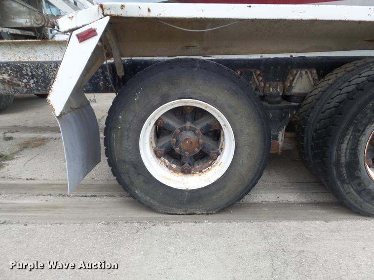 image for item K7512 1992 Ford LT9000 ready mix truck