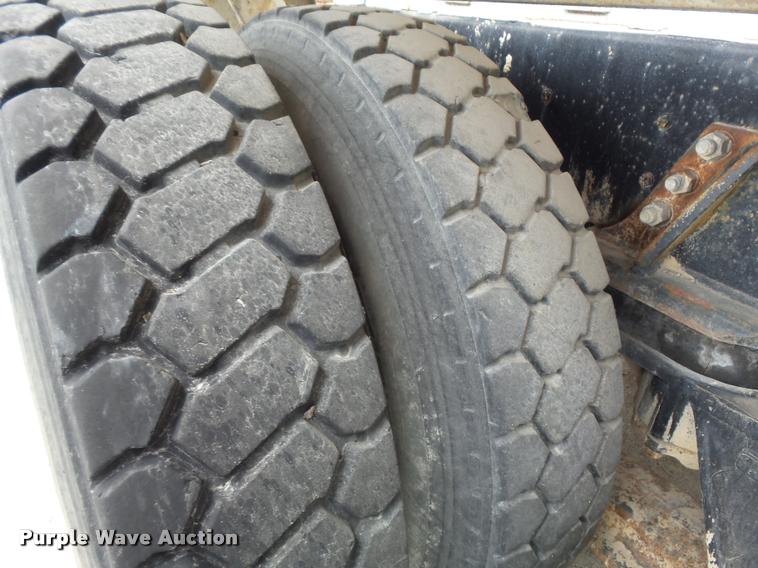 image for item K7512 1992 Ford LT9000 ready mix truck