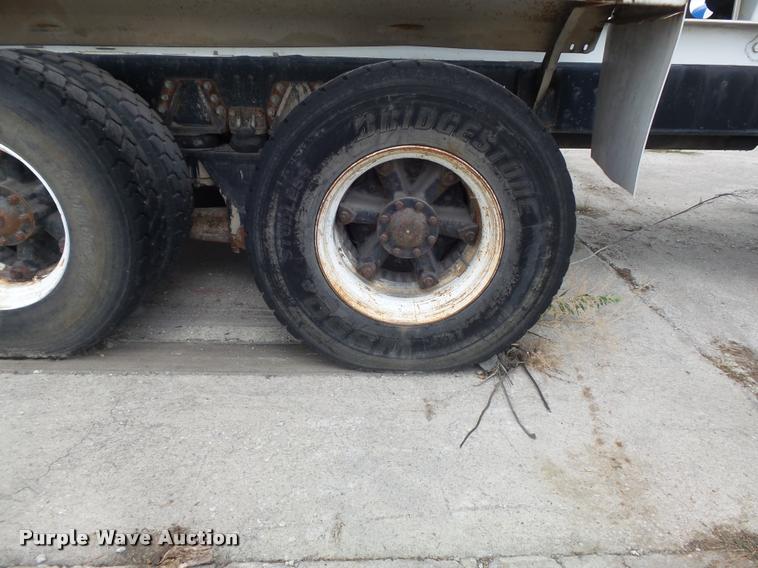 image for item K7512 1992 Ford LT9000 ready mix truck