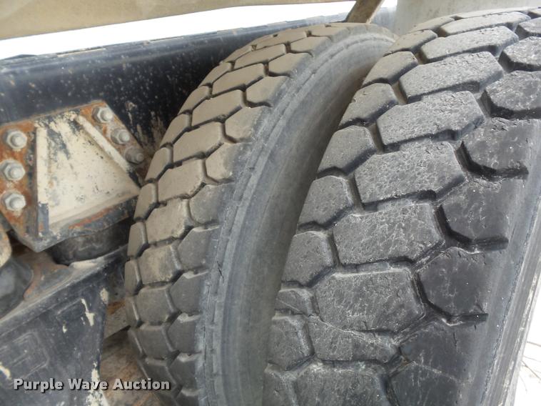 image for item K7512 1992 Ford LT9000 ready mix truck