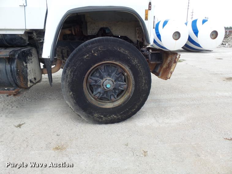 image for item K7512 1992 Ford LT9000 ready mix truck