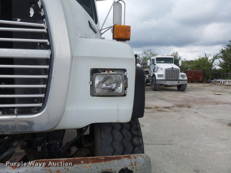 image for item K7512 1992 Ford LT9000 ready mix truck