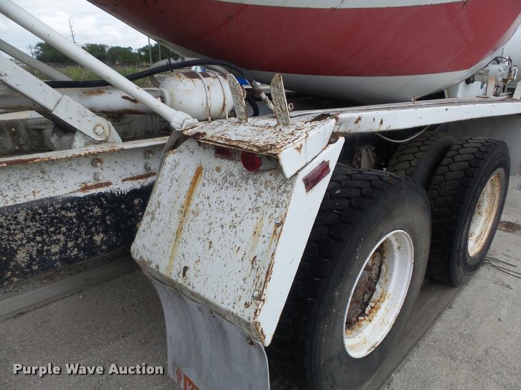 image for item K7512 1992 Ford LT9000 ready mix truck