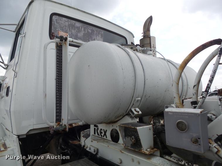 image for item K7512 1992 Ford LT9000 ready mix truck