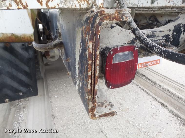 image for item K7512 1992 Ford LT9000 ready mix truck