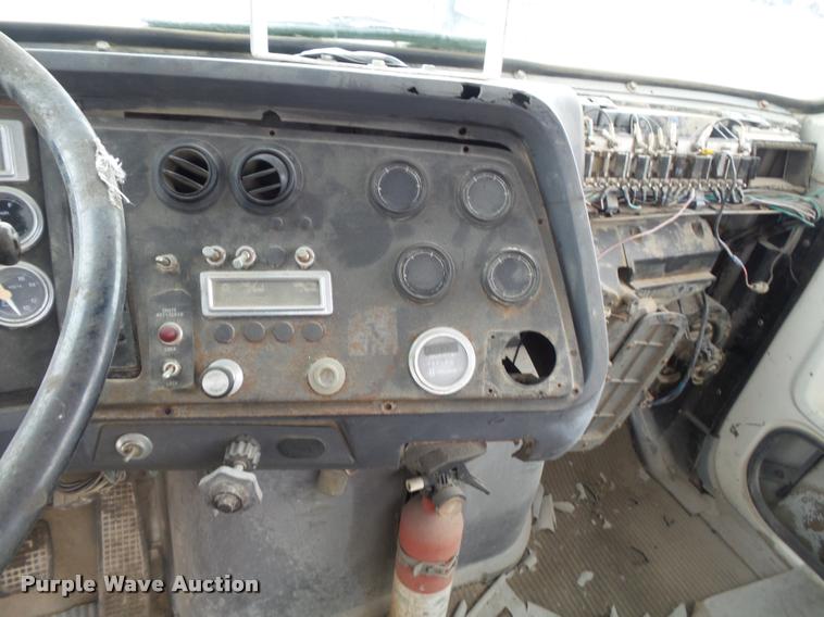 image for item K7512 1992 Ford LT9000 ready mix truck