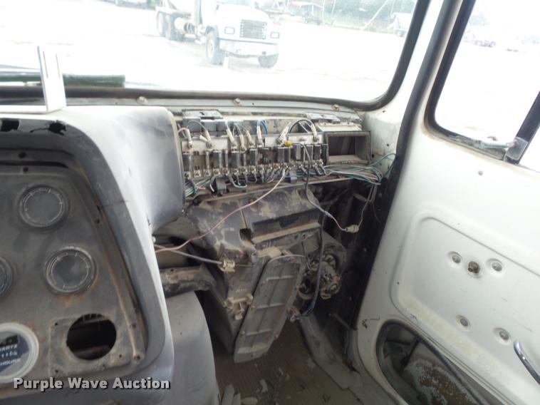 image for item K7512 1992 Ford LT9000 ready mix truck