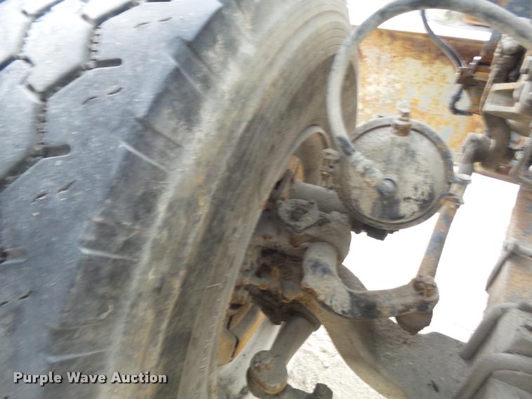 image for item K7512 1992 Ford LT9000 ready mix truck