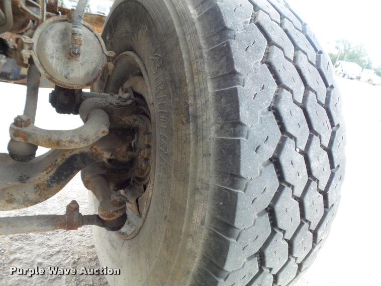 image for item K7512 1992 Ford LT9000 ready mix truck