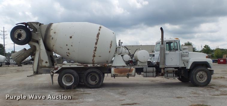 image for item K7515 1999 Mack RD690S ready mix truck