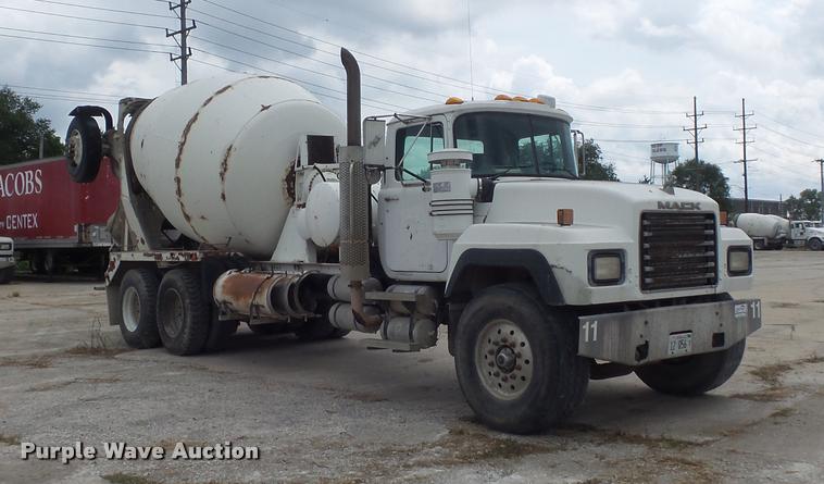 image for item K7515 1999 Mack RD690S ready mix truck