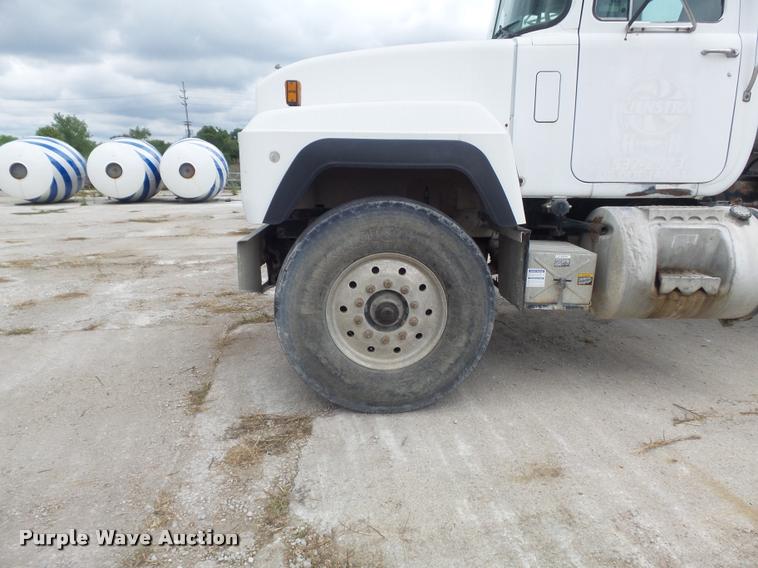 image for item K7515 1999 Mack RD690S ready mix truck