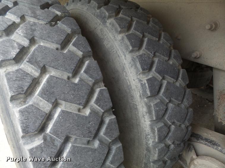 image for item K7515 1999 Mack RD690S ready mix truck