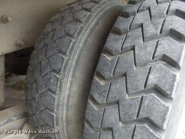 image for item K7515 1999 Mack RD690S ready mix truck