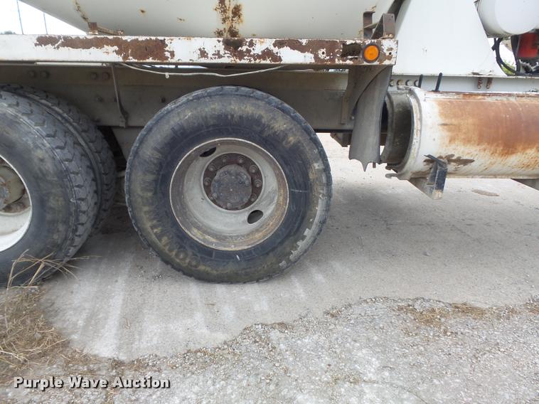 image for item K7515 1999 Mack RD690S ready mix truck