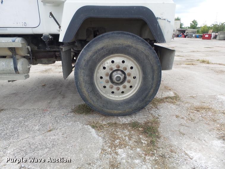 image for item K7515 1999 Mack RD690S ready mix truck