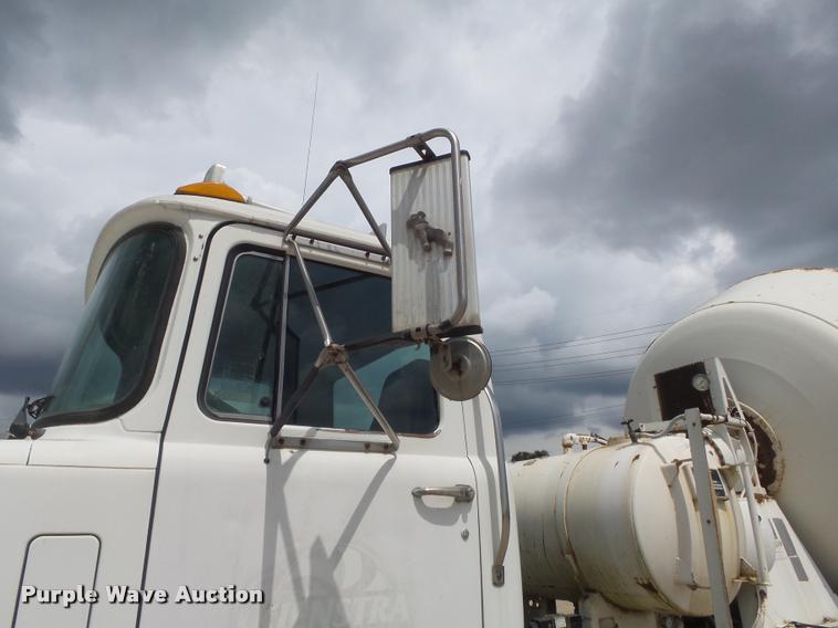 image for item K7515 1999 Mack RD690S ready mix truck