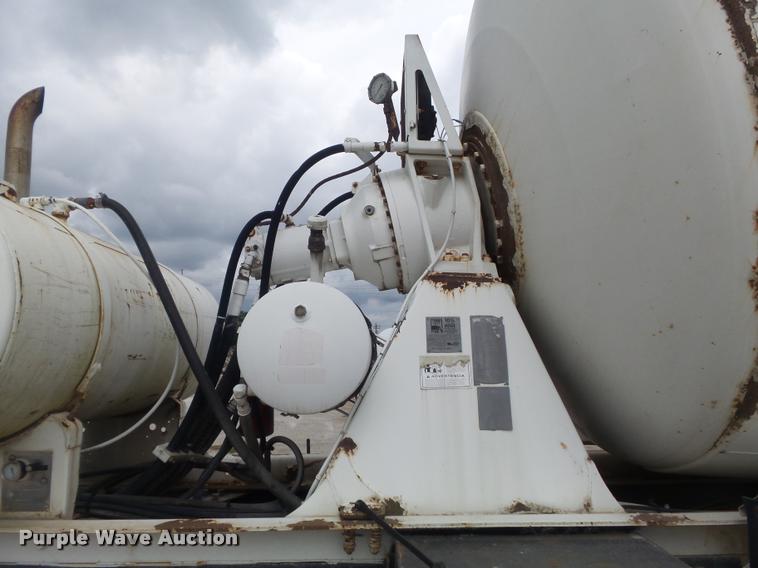 image for item K7515 1999 Mack RD690S ready mix truck