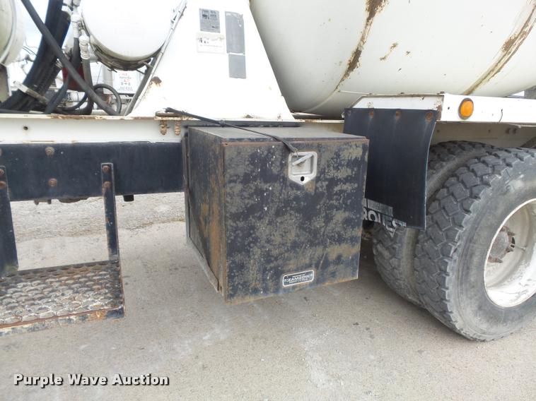 image for item K7515 1999 Mack RD690S ready mix truck