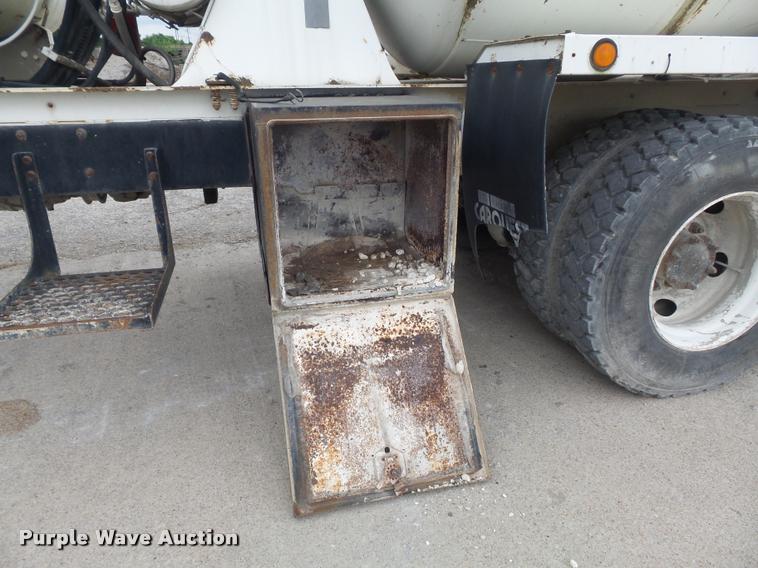 image for item K7515 1999 Mack RD690S ready mix truck