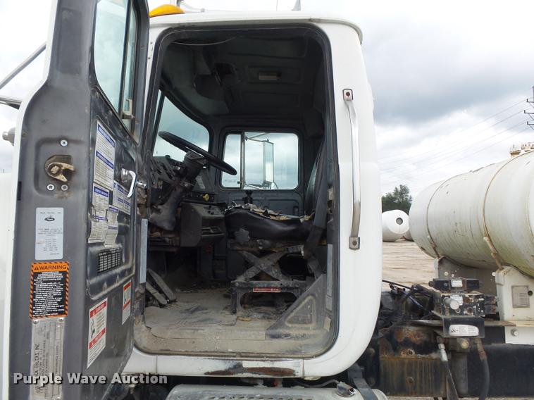 image for item K7515 1999 Mack RD690S ready mix truck