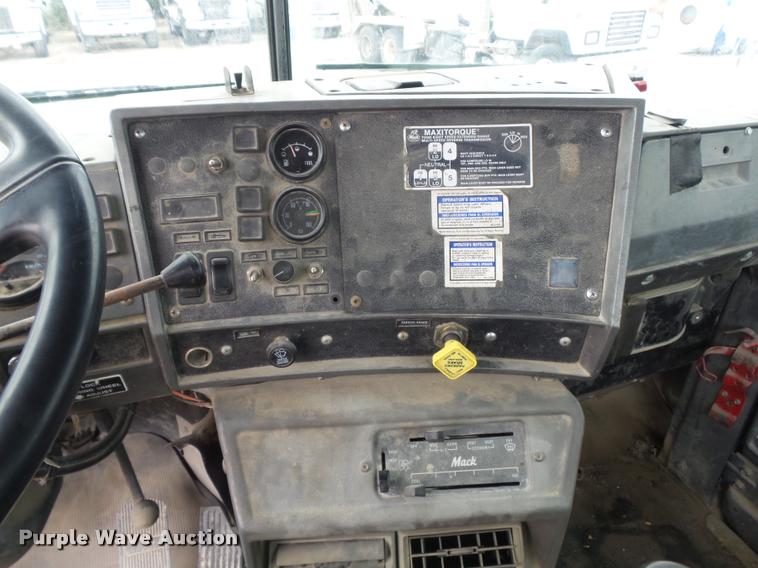 image for item K7515 1999 Mack RD690S ready mix truck