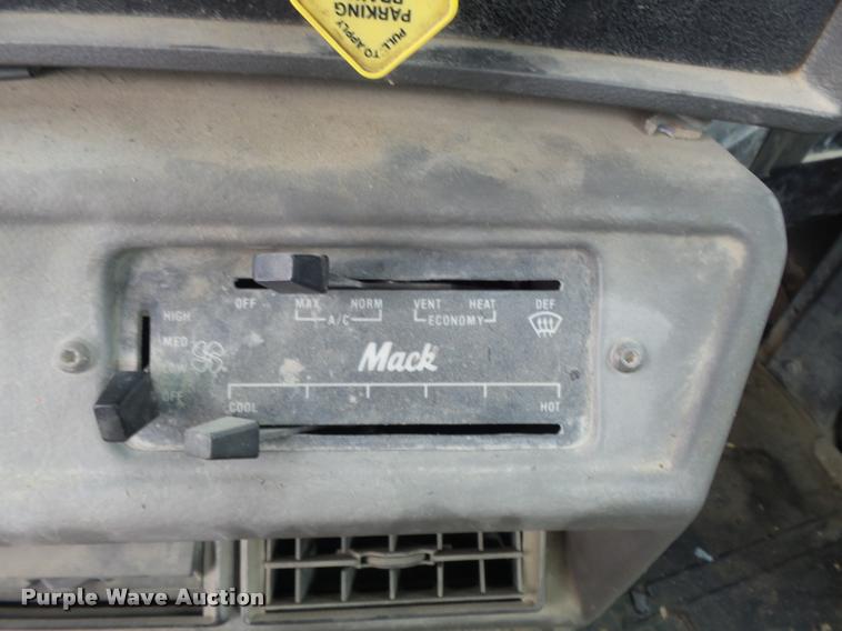 image for item K7515 1999 Mack RD690S ready mix truck