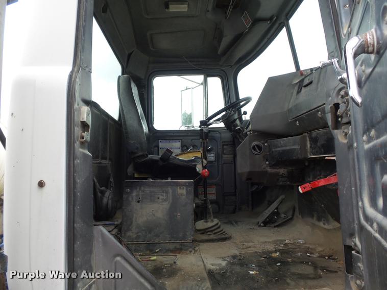 image for item K7515 1999 Mack RD690S ready mix truck
