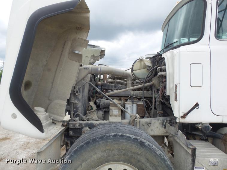 image for item K7515 1999 Mack RD690S ready mix truck